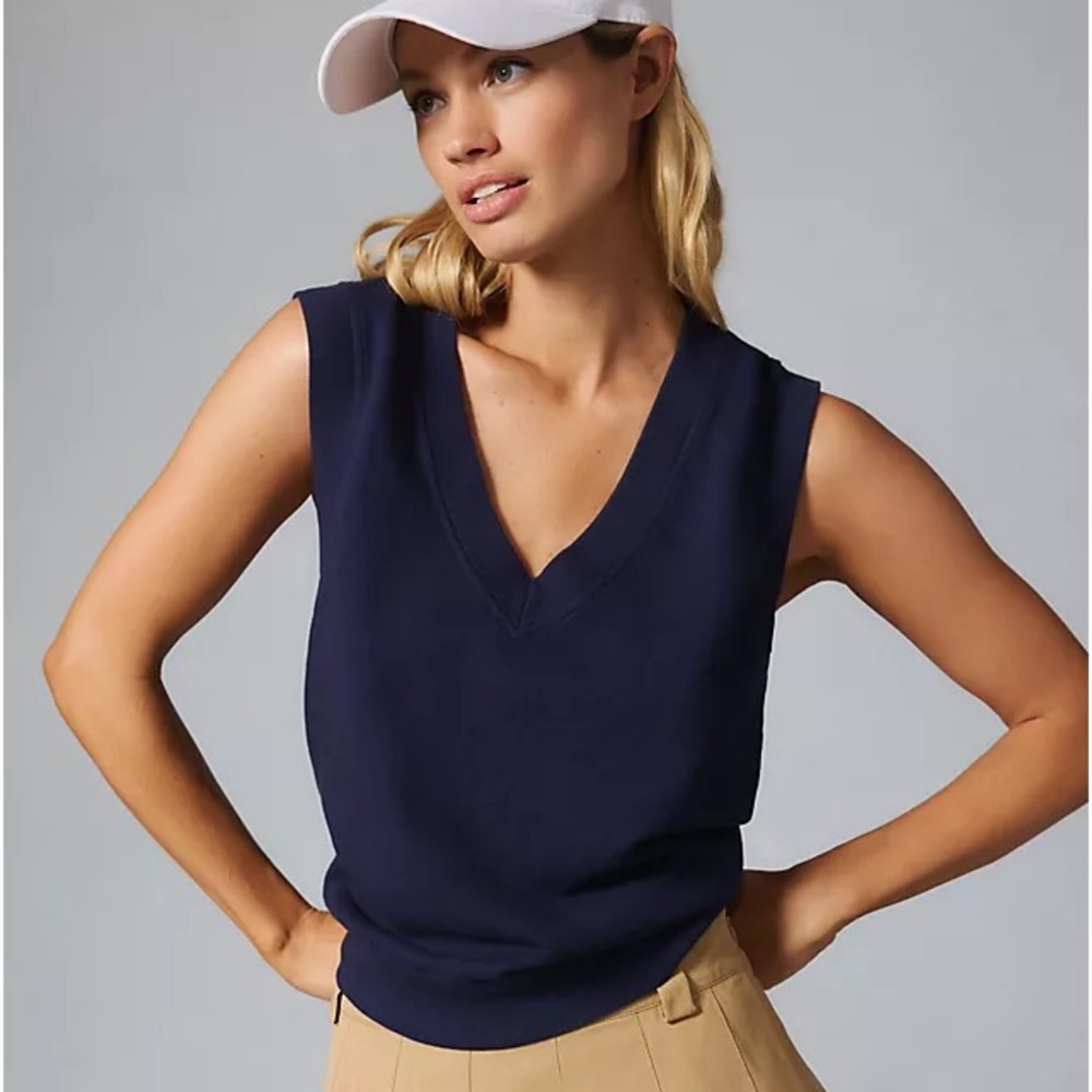 T.la V-Neck Sleeveless Sweatshirt